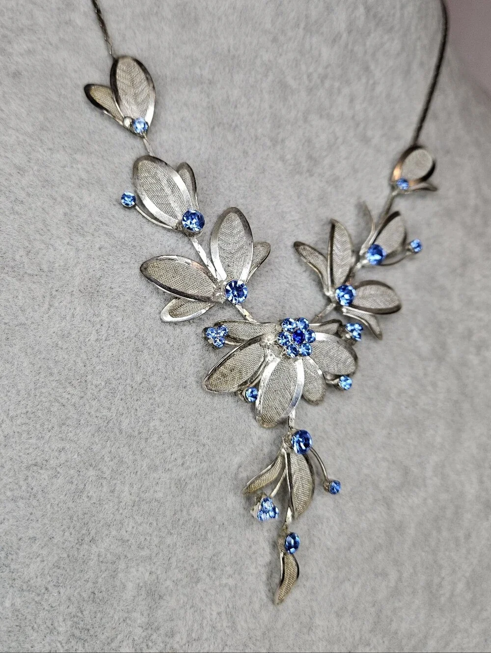 Rosemarie Collections Silver Mesh Leaf Floral Statement Bib Necklace Blue Gem